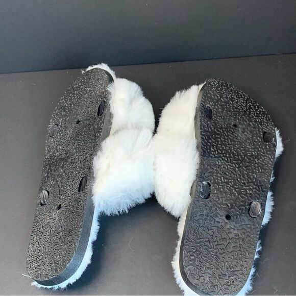 Willow Collective White Faux Fur Slippers - Picture 5 of 5
